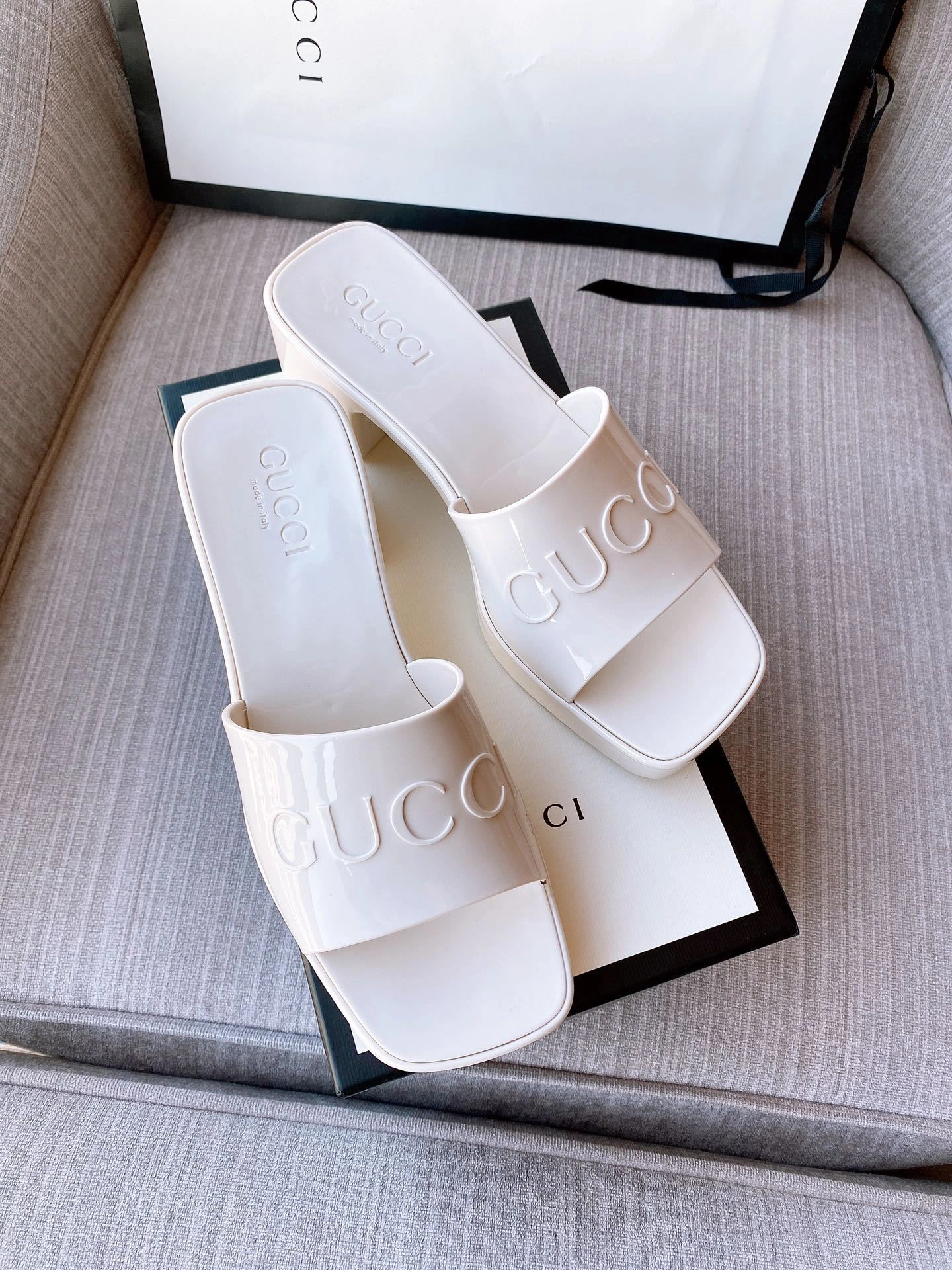 6u33i 624730 J8700 9022 Heel height：5.5CM Waterproof：2.5CM item:DT-X234E3007
